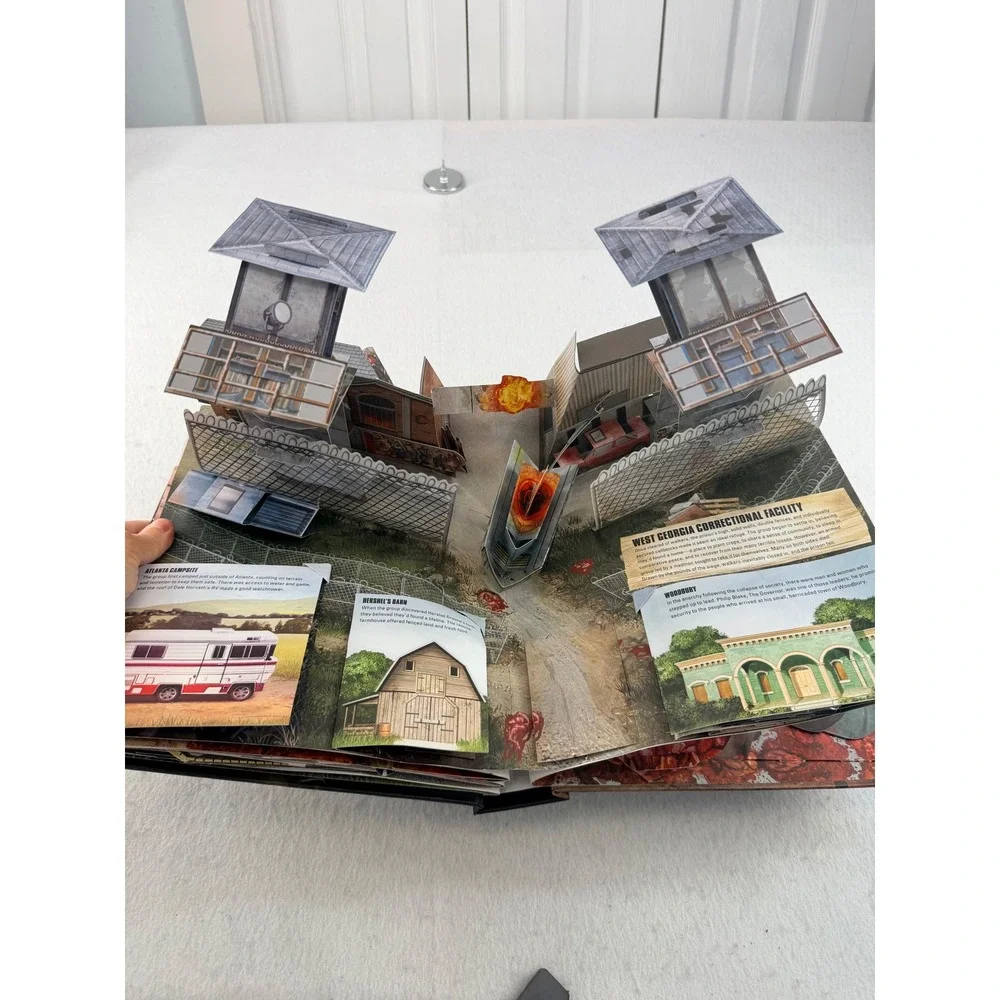 AMC The Walking Dead The Pop-Up Book Hardcover 2015 Insight Editions Horror